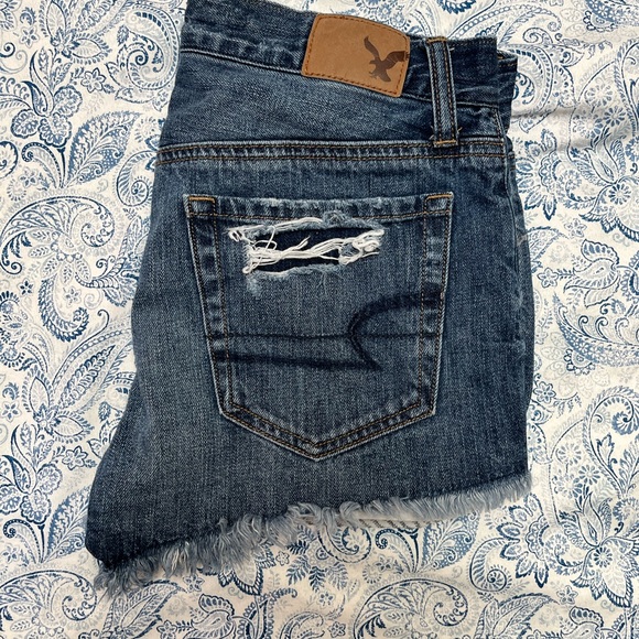 American Eagle size 00 high rise fly button shorts - Picture 2 of 2